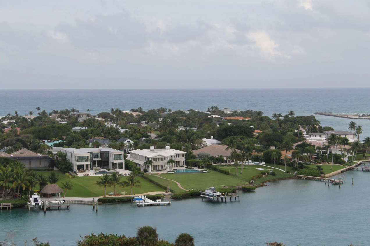 A view of the ocean and houses from above.